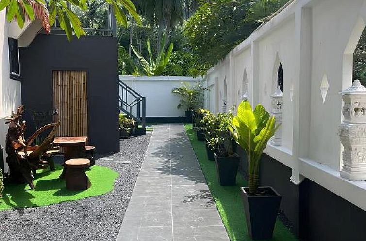 Tropical Palm Resort