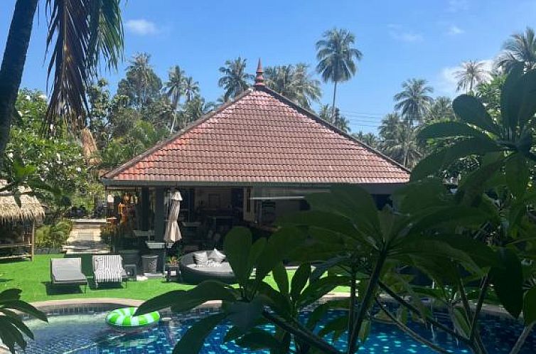 Tropical Palm Resort