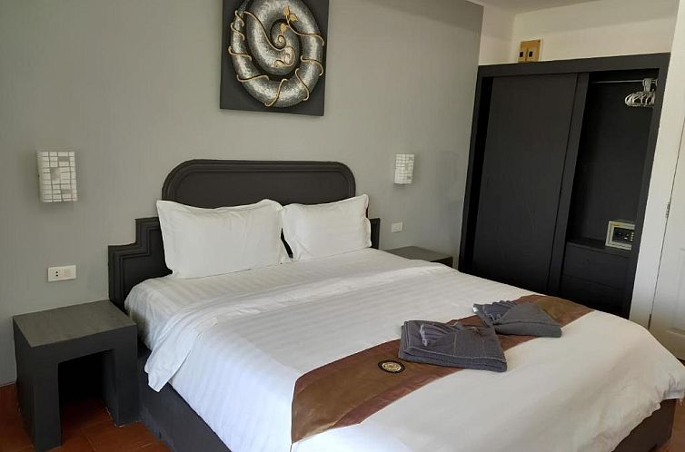 Tropical Palm Resort