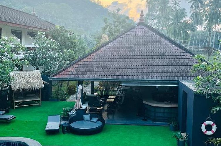 Tropical Palm Resort