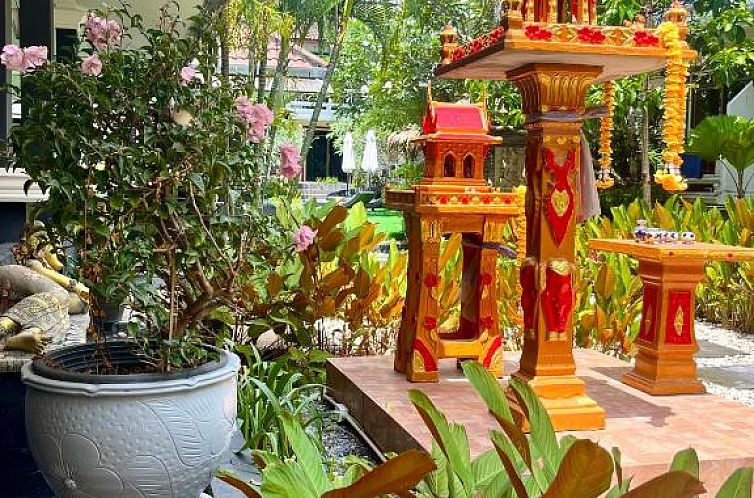 Tropical Palm Resort
