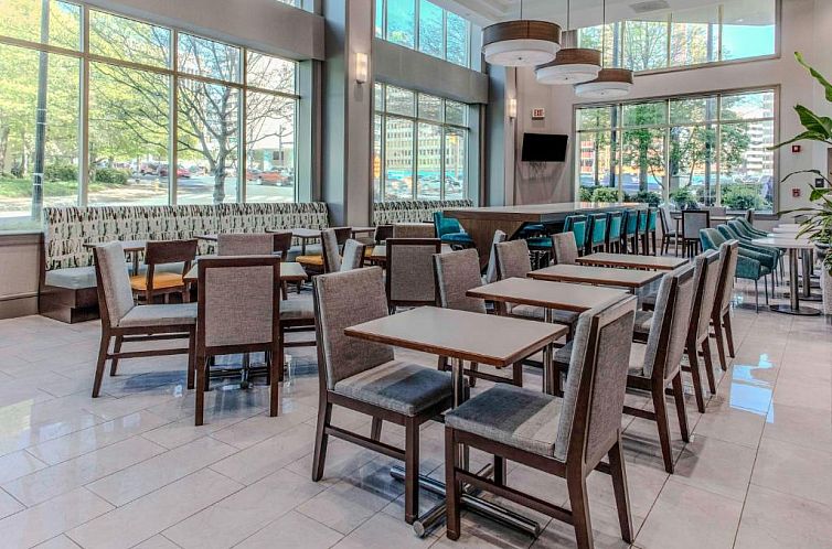 Hampton Inn & Suites Reagan National Airport - Crystal City
