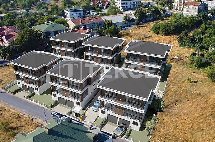 Geschakelde woning in Firuzköy