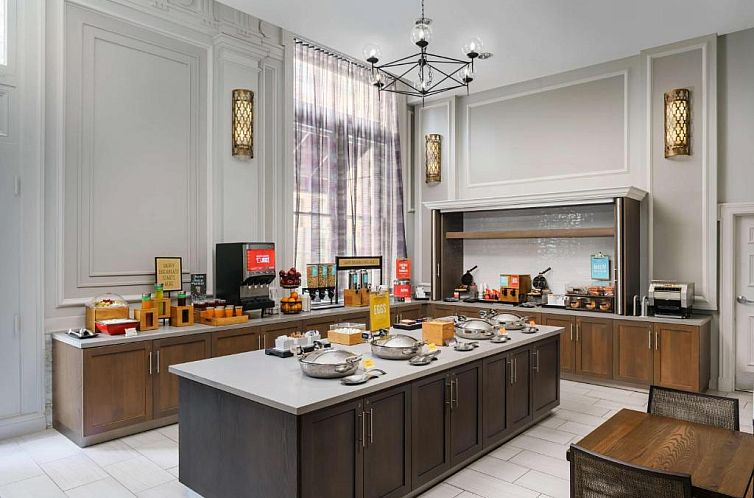 Hampton Inn & Suites Baltimore Inner Harbor