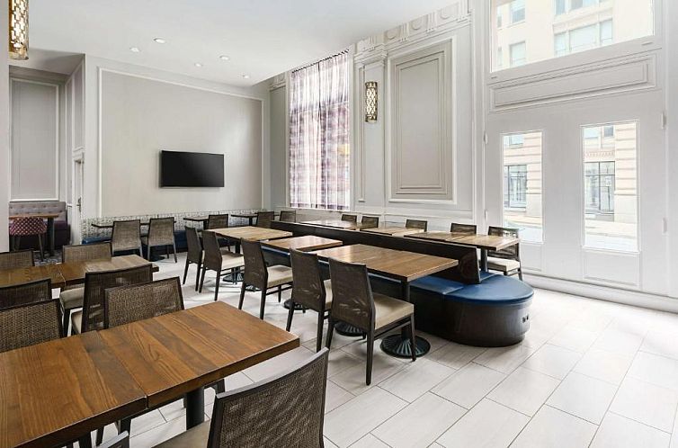 Hampton Inn & Suites Baltimore Inner Harbor