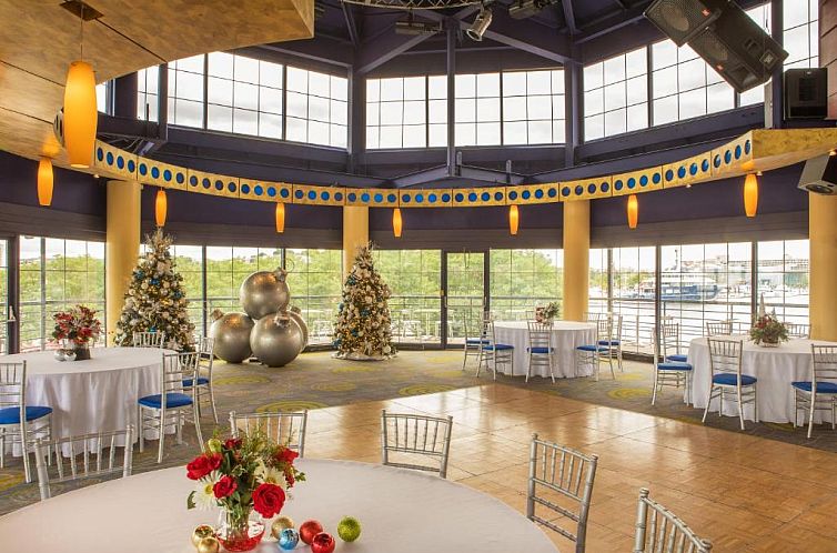 Pier 5 Hotel Baltimore, Curio Collection by Hilton