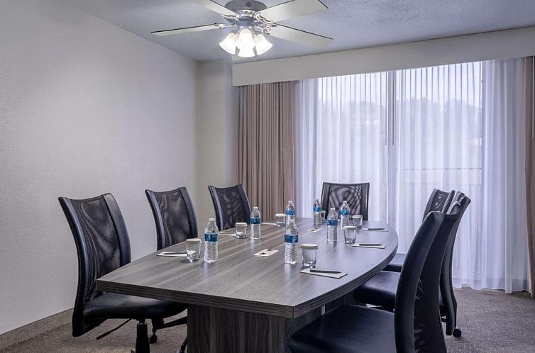 Embassy Suites Baltimore - North/Hunt Valley