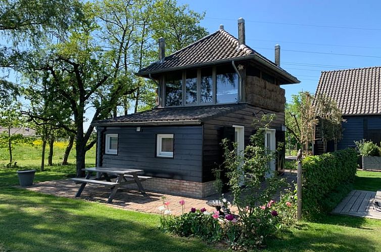 Charming cottage in Beusichem surrounded by nature in Rivierengebied, Gelderland.