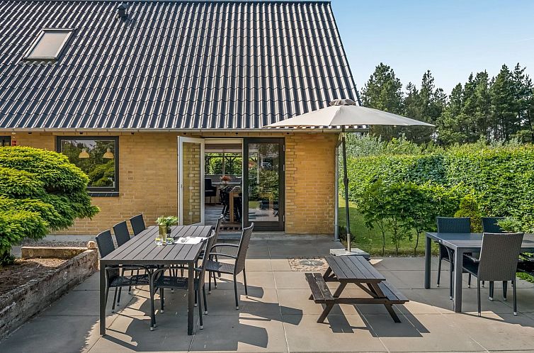 Vakantiehuis "Lavrans" - 2.5km from the sea