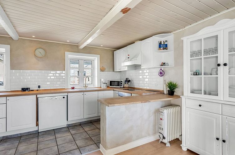 Vakantiehuis "Merrit" - 4.6km to the fjord