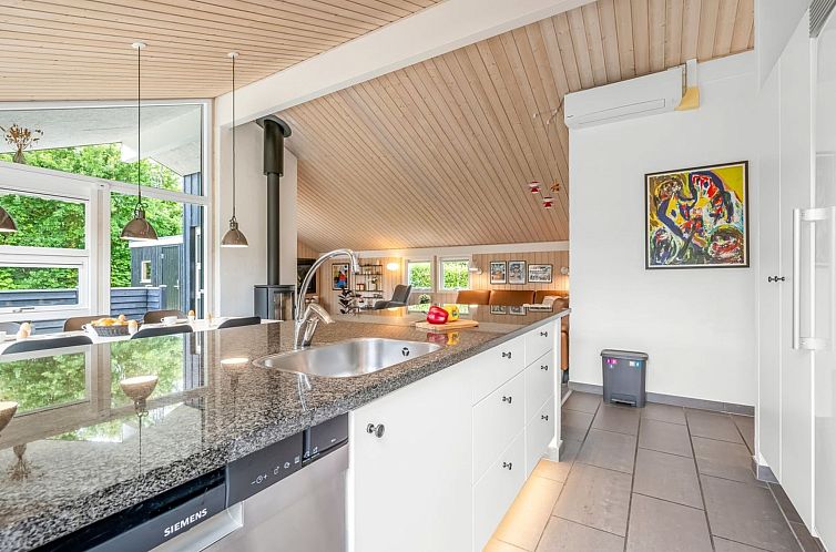 Vakantiehuis "Noreen" - 1.4km to the fjord