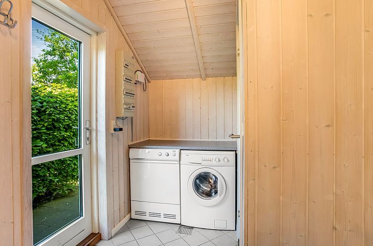 Vakantiehuis "Isving" - 1.1km to the fjord