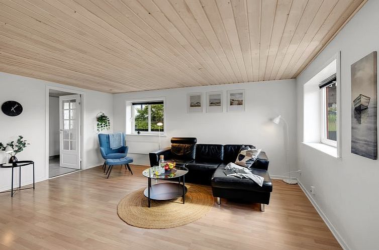 Vakantiehuis "Eino" - 150m from the sea