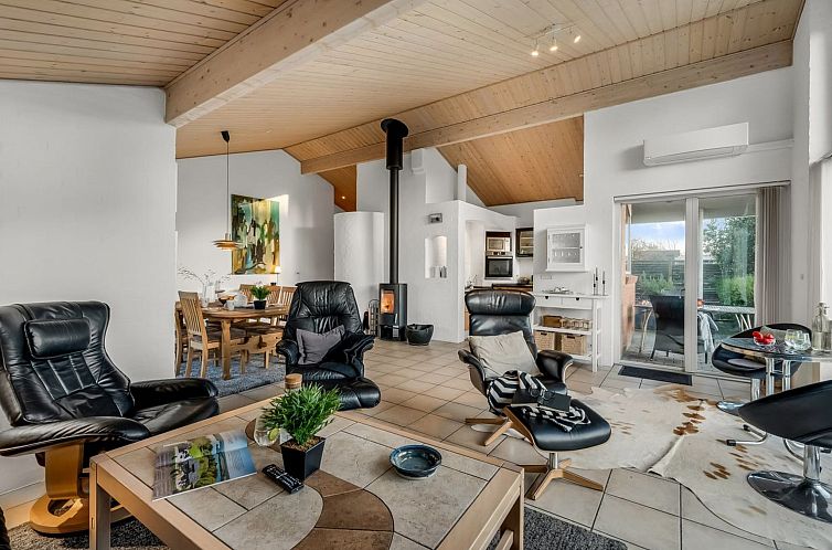 Vakantiehuis "Josina" - 32km from the sea