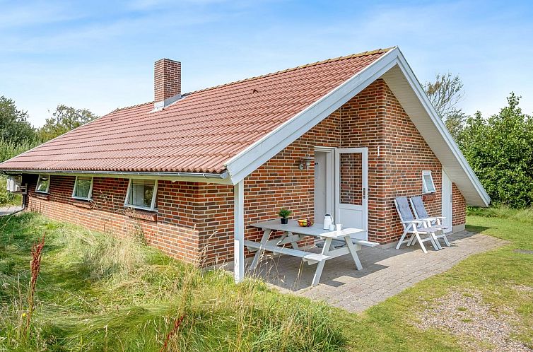 Vakantiehuis "Danica" - 500m from the sea