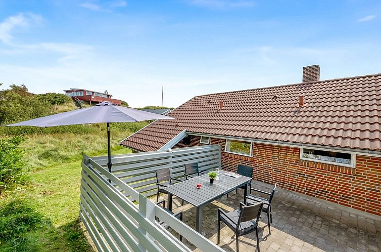 Vakantiehuis "Danica" - 500m from the sea