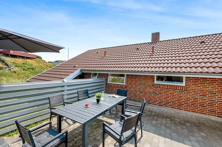 Vakantiehuis "Danica" - 500m from the sea