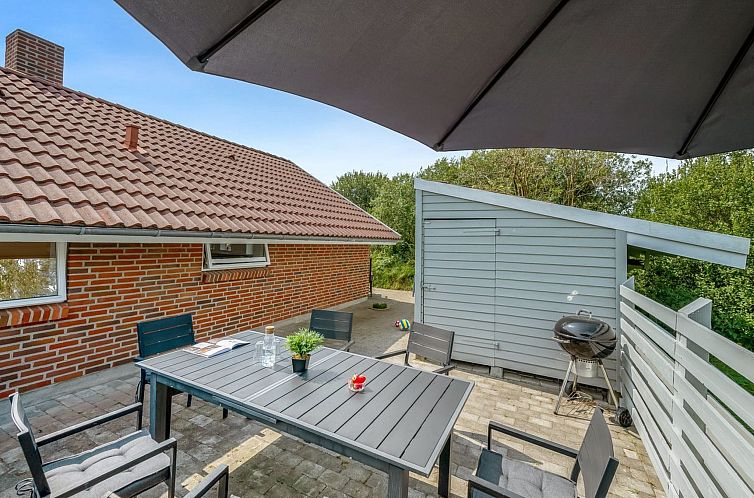 Vakantiehuis "Danica" - 500m from the sea