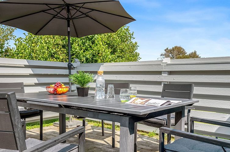 Vakantiehuis "Danica" - 500m from the sea