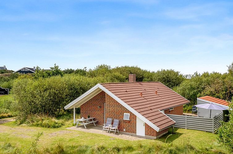 Vakantiehuis "Danica" - 500m from the sea