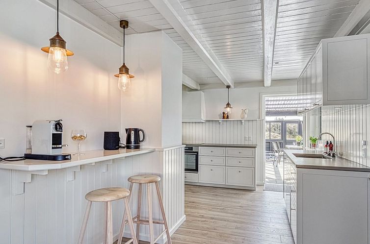 Vakantiehuis "Sten" - 100m from the sea