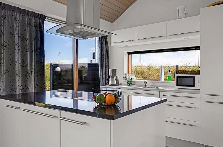 Vakantiehuis "Elinora" - 100m from the sea