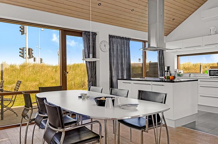 Vakantiehuis "Elinora" - 100m from the sea