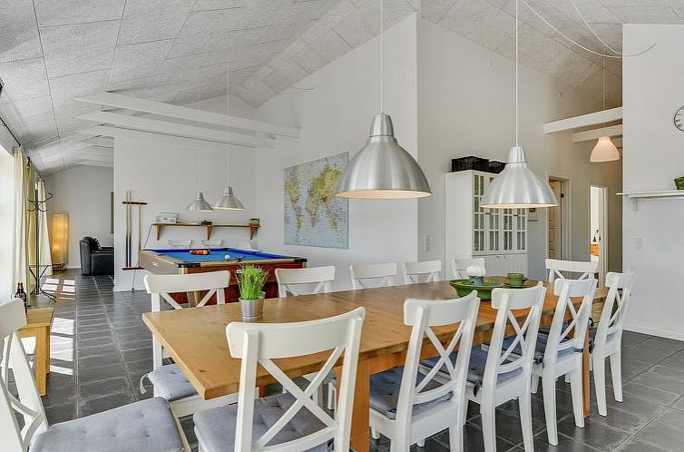 Vakantiehuis "Svanborg" - 3.7km from the sea