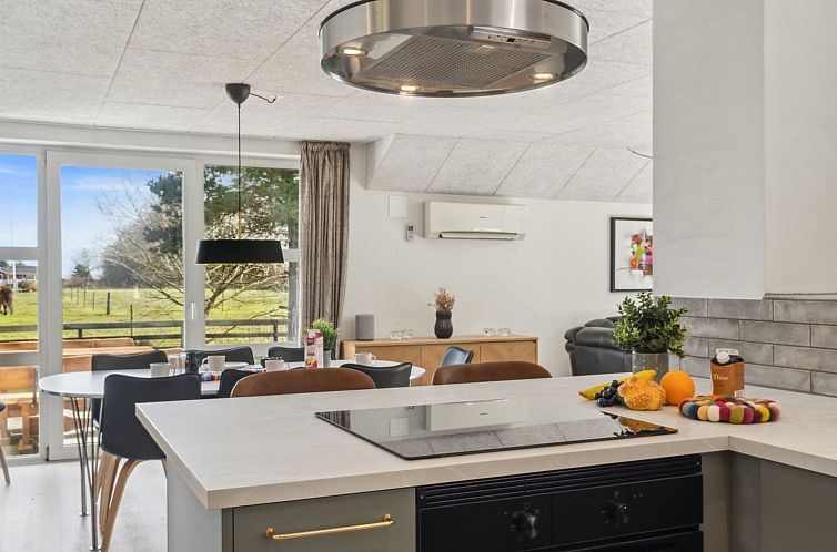 Vakantiehuis "Botulf" - 3.8km from the sea