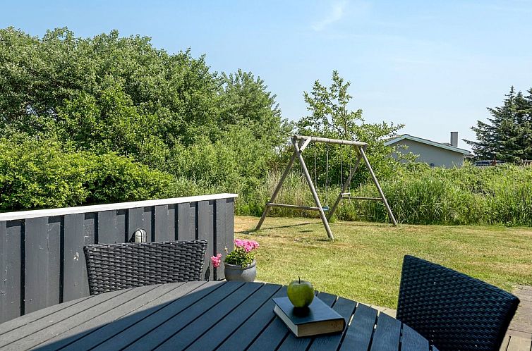 Vakantiehuis "Chrisse" - 550m from the sea