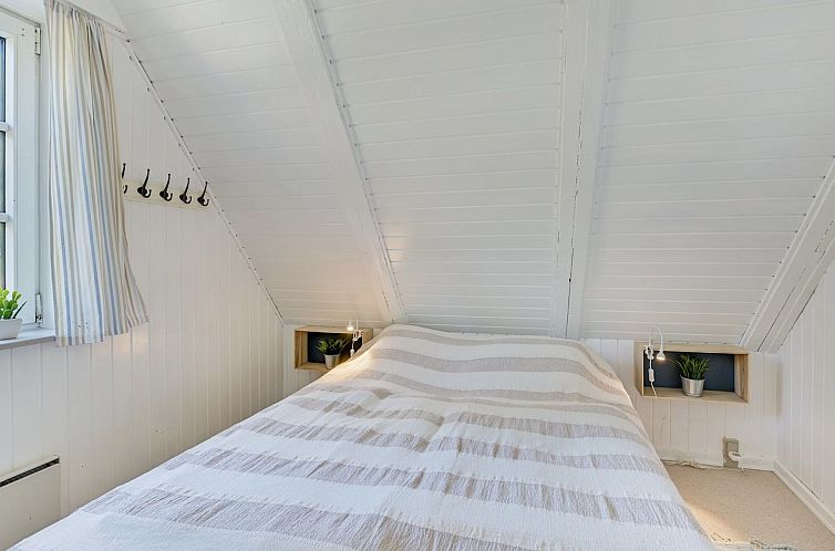 Vakantiehuis "Trana" - 2km from the sea