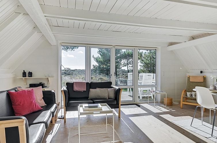 Vakantiehuis "Trana" - 2km from the sea