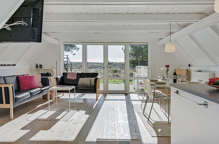 Vakantiehuis "Trana" - 2km from the sea