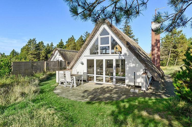 Vakantiehuis "Trana" - 2km from the sea