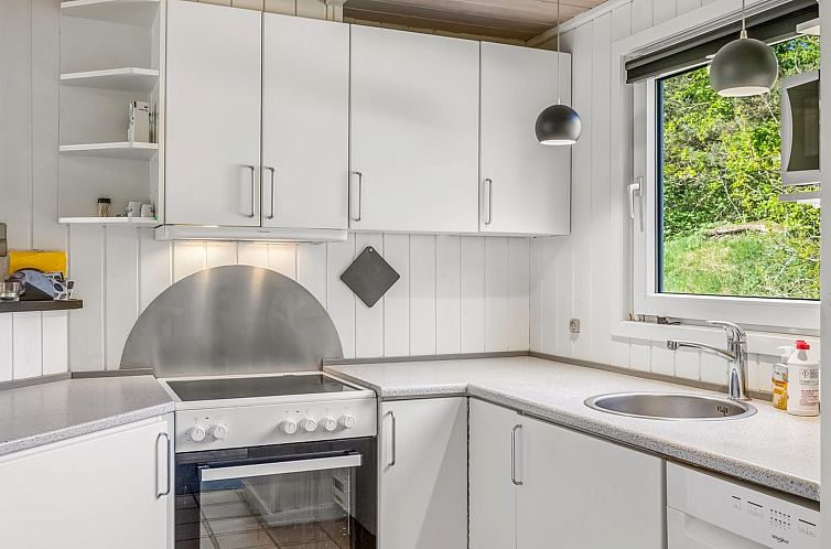 Vakantiehuis "Livni" - 3.8km from the sea