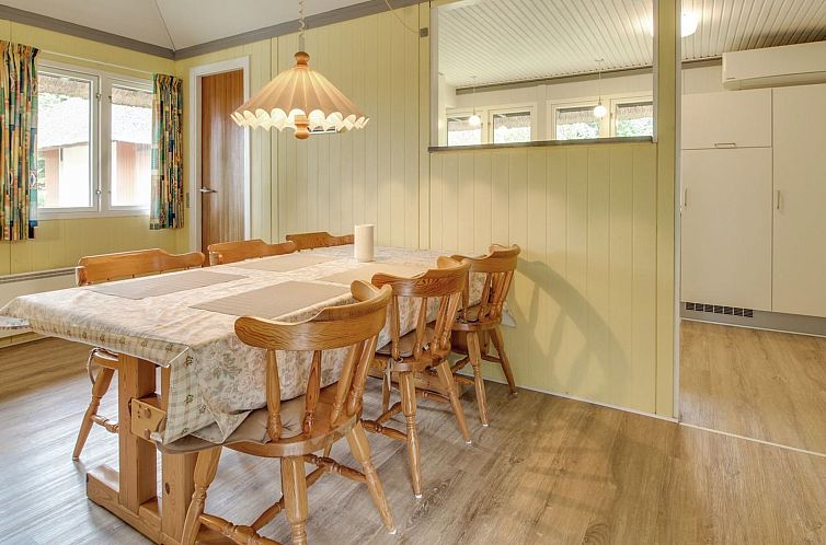 Vakantiehuis "Helline" - 900m from the sea