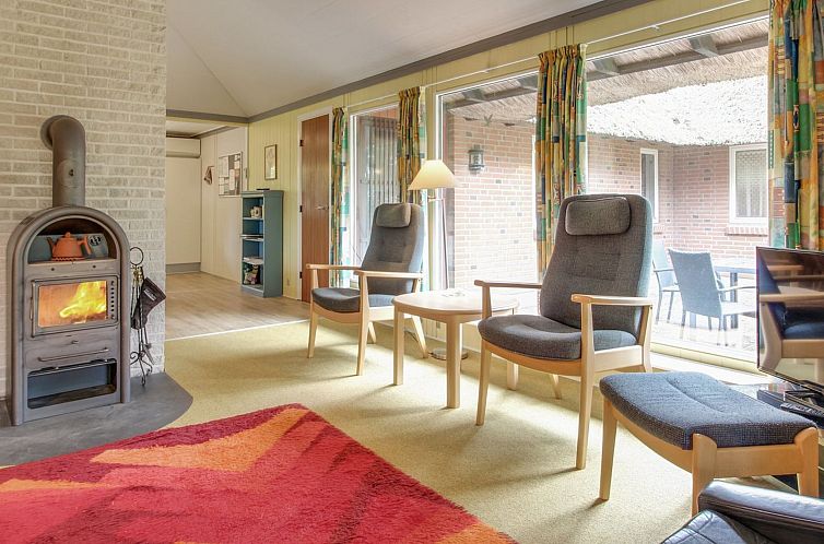 Vakantiehuis "Helline" - 900m from the sea