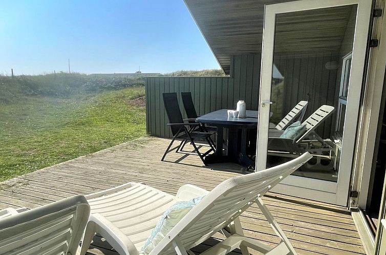 Vakantiehuis "Juha" -  from the sea