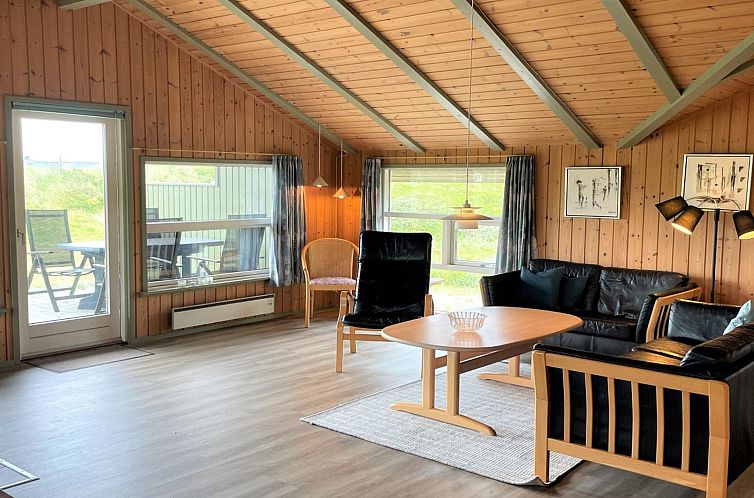 Vakantiehuis "Juha" -  from the sea