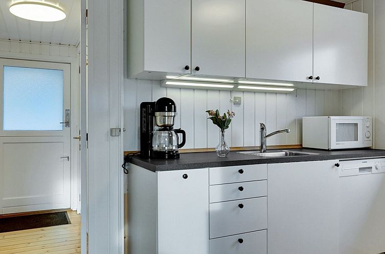 Vakantiehuis "Martti" -  from the sea