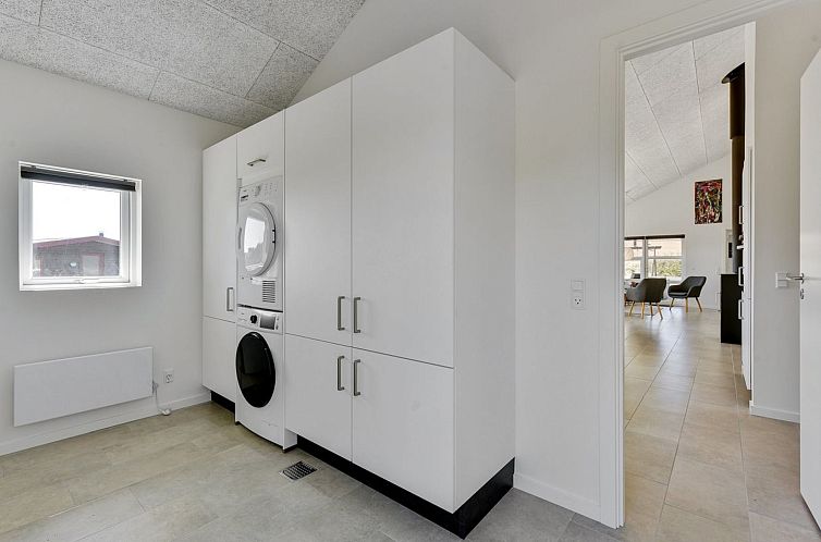 Vakantiehuis "Karen" - 900m from the sea