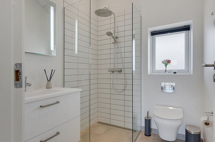 Vakantiehuis "Karen" - 900m from the sea