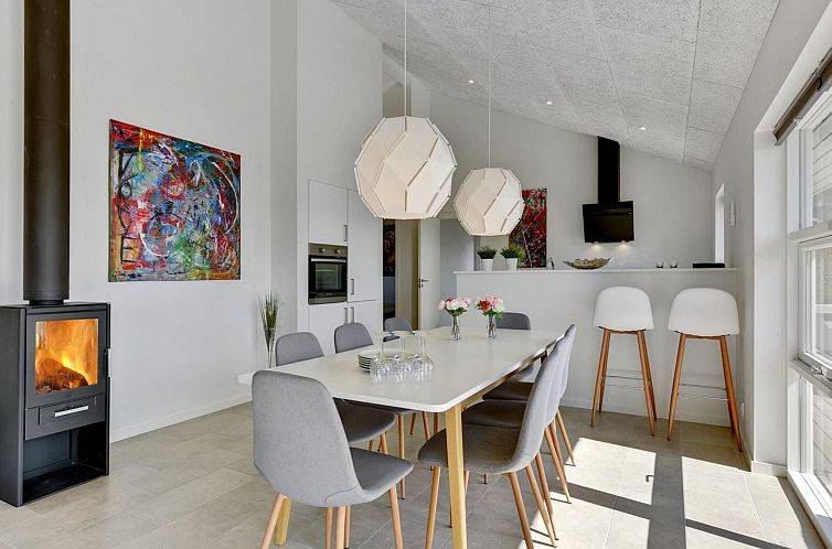 Vakantiehuis "Karen" - 900m from the sea