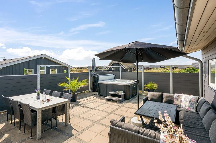 Vakantiehuis "Ennie" -  from the sea