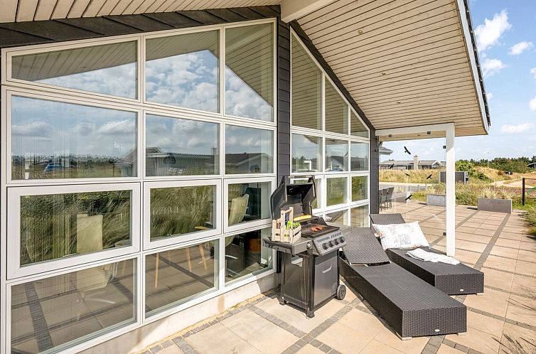 Vakantiehuis "Ennie" -  from the sea