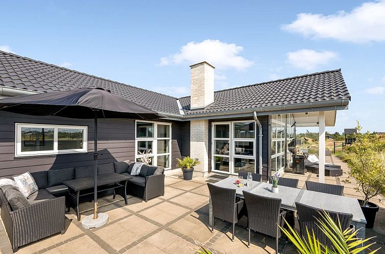 Vakantiehuis "Ennie" -  from the sea