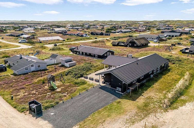 Vakantiehuis "Ennie" -  from the sea