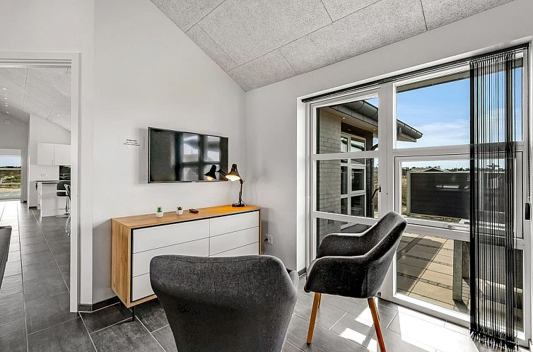 Vakantiehuis "Ennie" -  from the sea