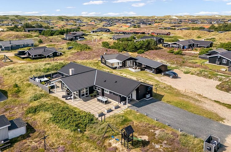 Vakantiehuis "Ennie" -  from the sea