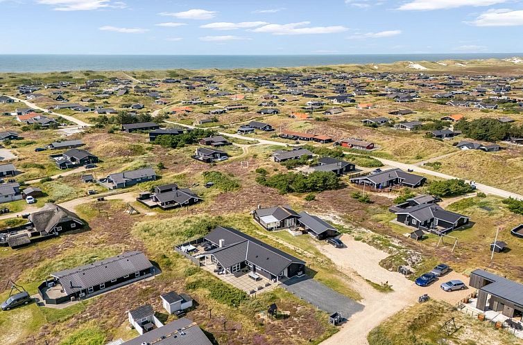 Vakantiehuis "Ennie" -  from the sea